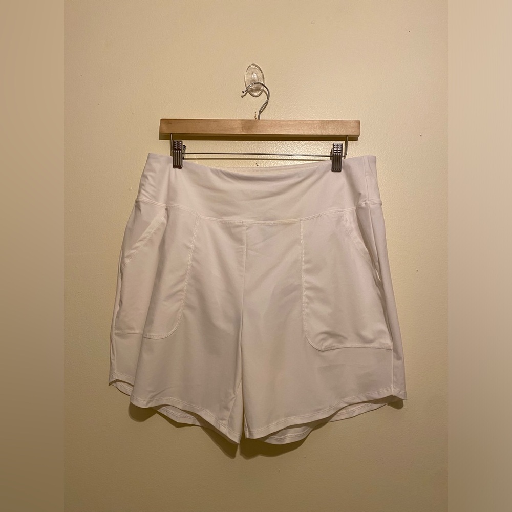Baleaf Women's Athletic White Shorts. Size XL. New